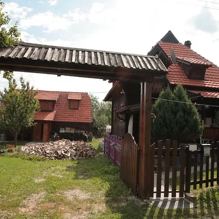 ロッジ Brvnare Mrkic